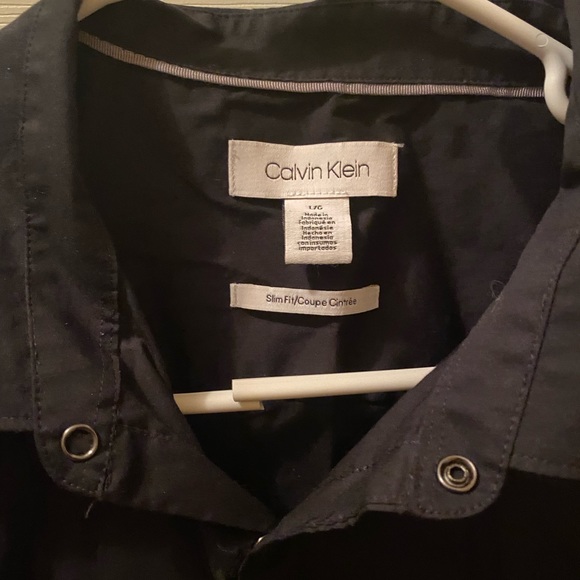 Calvin Klein slim fit button down shirt - Picture 3 of 3